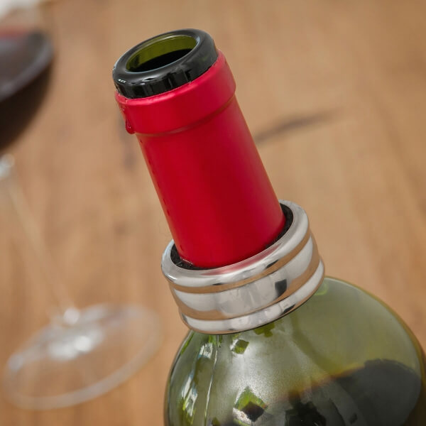 Set cadou accesorii vin - 5 piese cu dop anti-picurare ce se potrivește peste gâtul sticlei de vin.