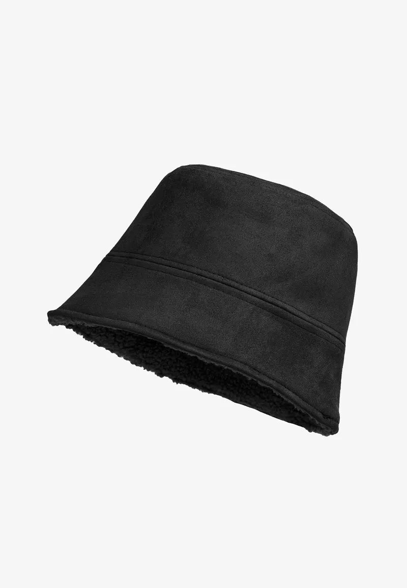 Căciulă Bucket Hat de iarnă cu polar pe interior, negru.