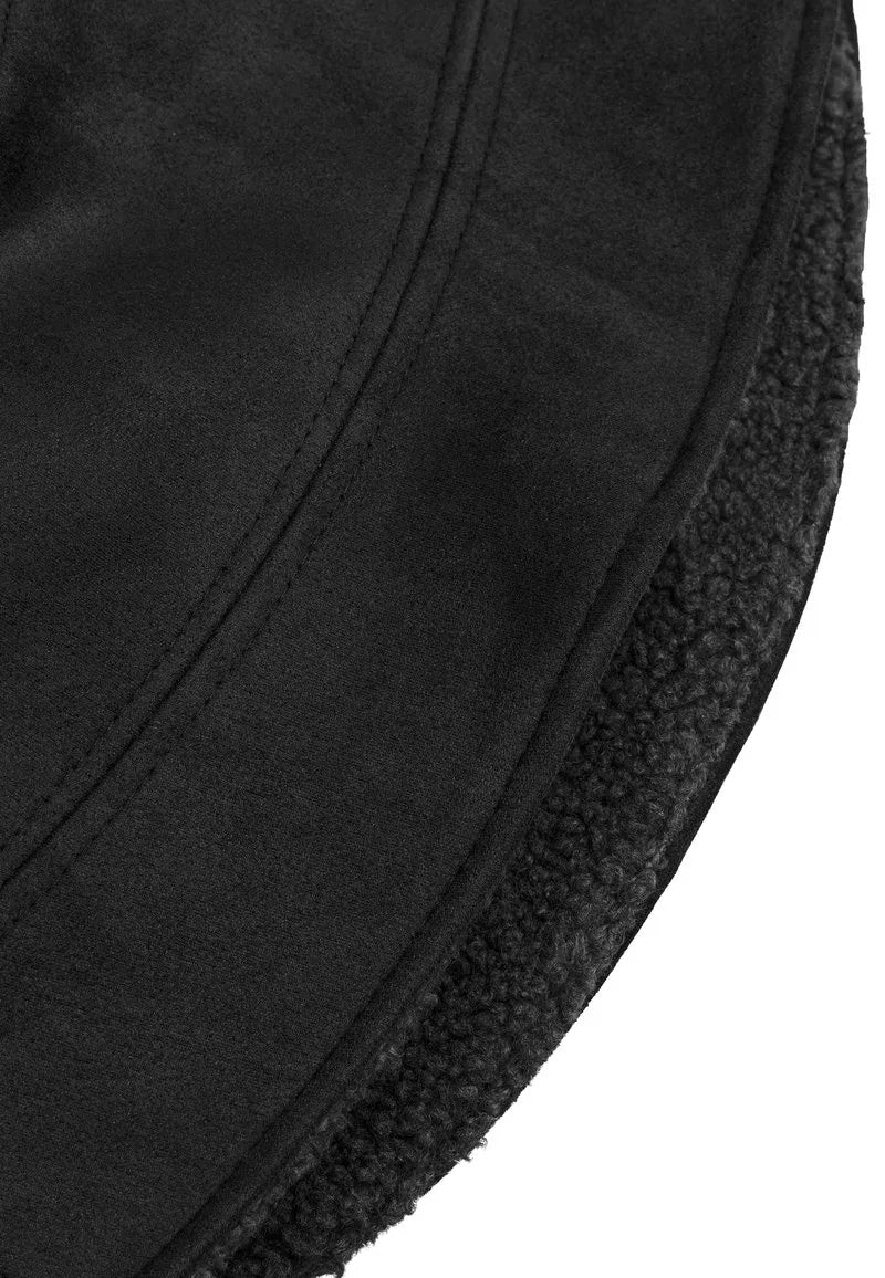 Căciulă Bucket Hat de iarnă cu polar pe interior, negru, close up.