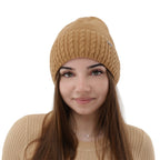 Caciula de dama camel din lana merinos, tricotata, eleganta si potrivita pentru sezonul rece.
