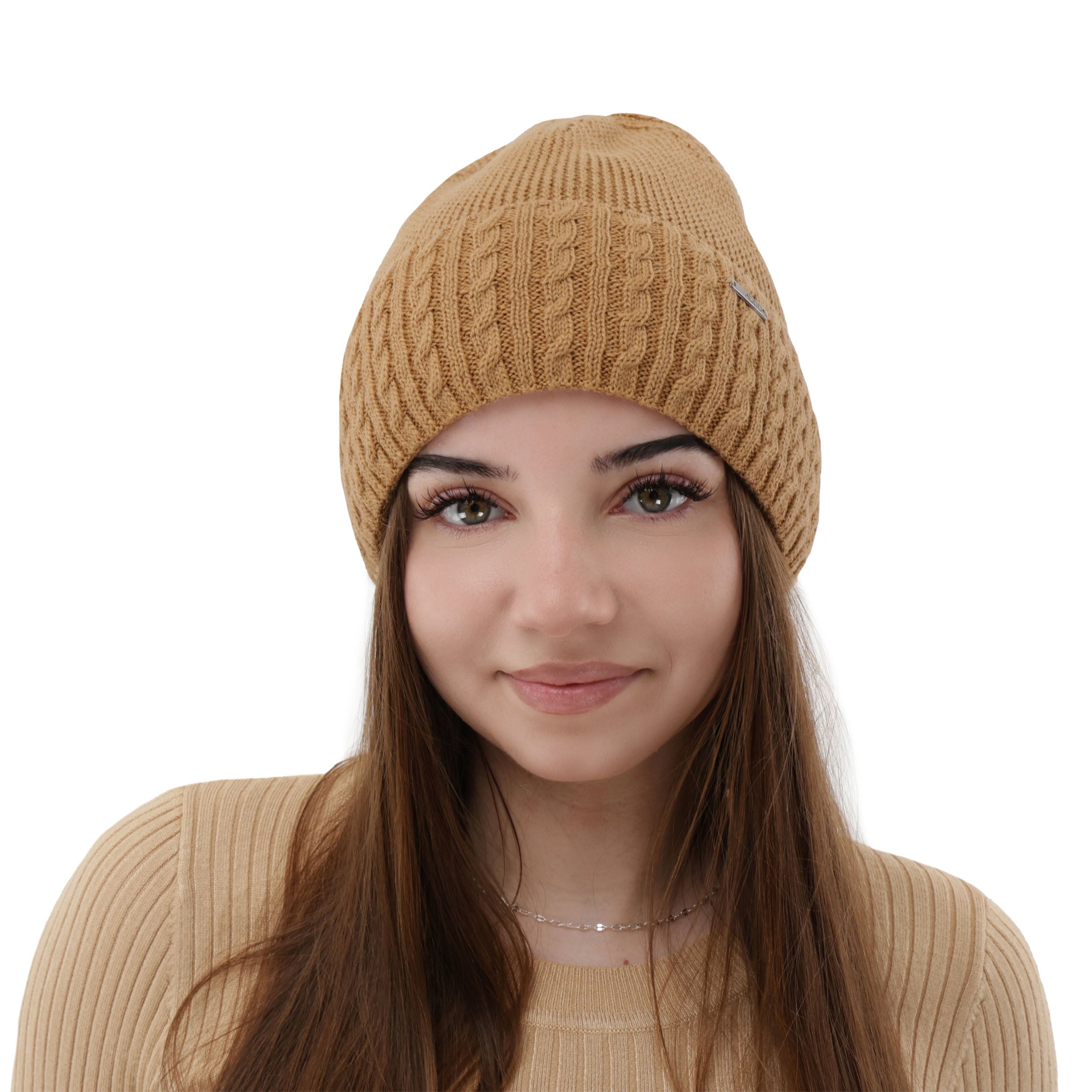 Caciula de dama camel din lana merinos, tricotata, eleganta si potrivita pentru sezonul rece.
