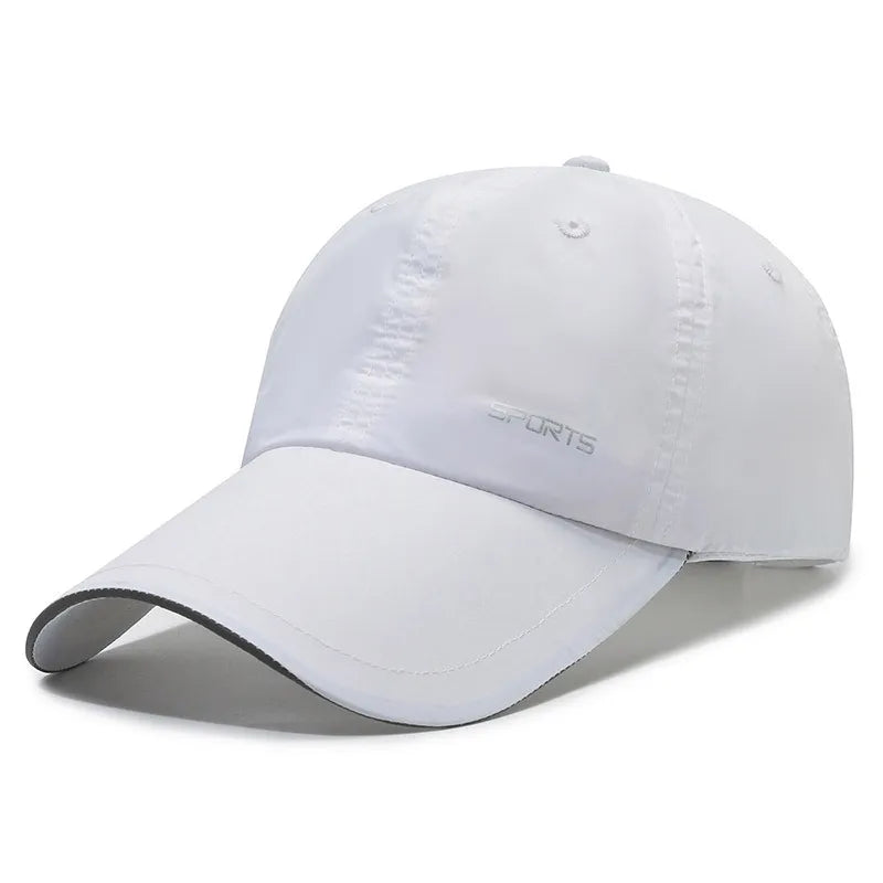 Șapcă bărbați sports, cataramă reglabilă, inscriptie si cozoroc reflectorizante, material fâș, culoarea alb.