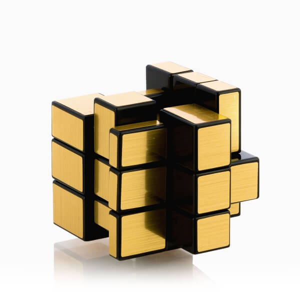 Cub Rubik 3D - Next level amestecat pozat in fundal alb.