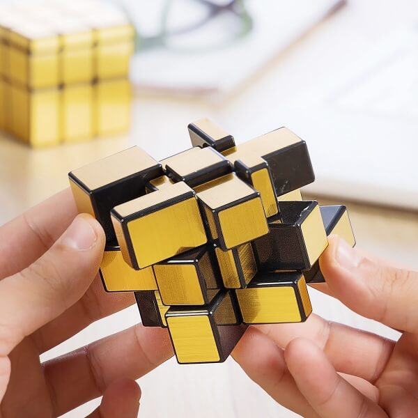 Cub Rubik 3D - Next level in timp ce se joaca cineva cu el.