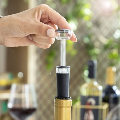 Dopul pentru vidare ajuta la pastrarea prelungita gustului vinuluim, extragand aerul din sticla.